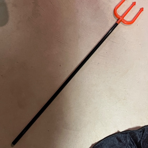New Devil's Pitchfork Halloween Costume Prop Red/Black - Picture 2 of 2